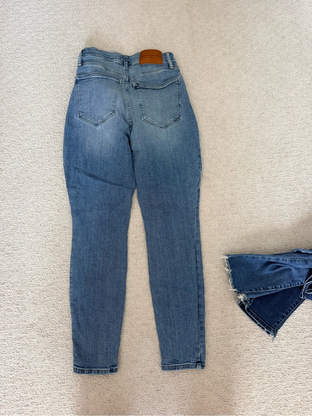 Lucky Brand, size 27. 5 pairs of Light to Dark Washes! - Picture 7 of 16
